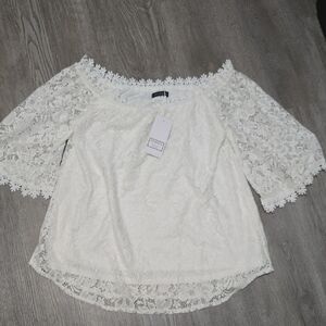 Chic Off-Shoulder Lace Blouse in Cream